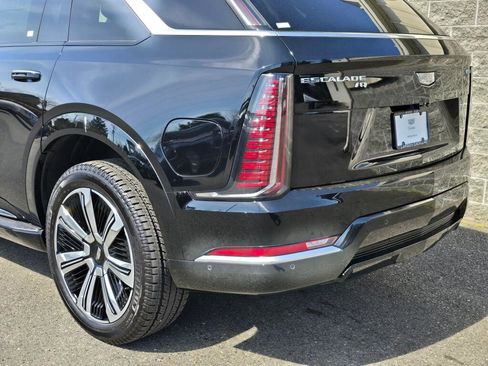 New 2025 Cadillac Escalade IQ Luxury 1 AWD/4WD image 7