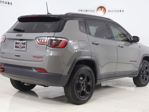 Used 2023 Jeep Compass Trailhawk w/ Trailhawk Convenience Group AWD/4WD image 3