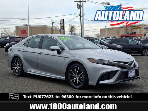 Used 2023 Toyota Camry SE image 1