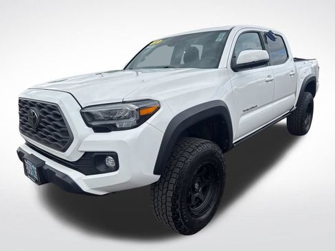 Used 2022 Toyota Tacoma TRD Off-Road w/ TRD Premium Off Road Package AWD/4WD image 3