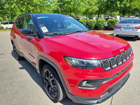 Used 2024 Jeep Compass Latitude w/ Altitude Special Edition AWD/4WD image 2