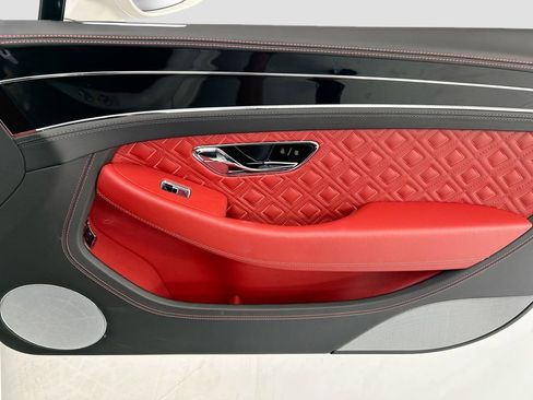 Used 2022 Bentley Continental GT image 31