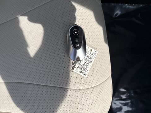 Used 2024 Mercedes-Benz CLE 300 4MATIC Cabriolet image 34