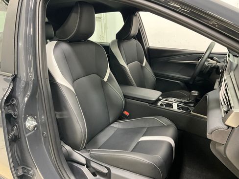 Used 2025 Toyota Camry SE image 8