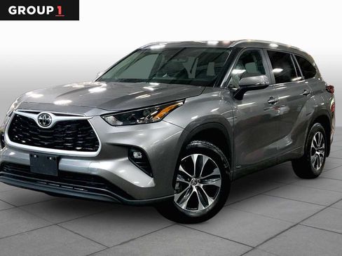Used 2025 Toyota Highlander XLE AWD/4WD image 1
