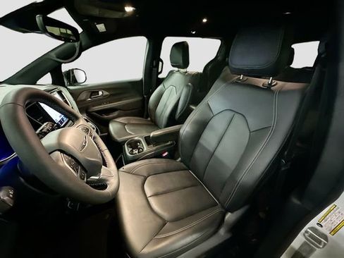 New 2026 Chrysler Pacifica Select image 21