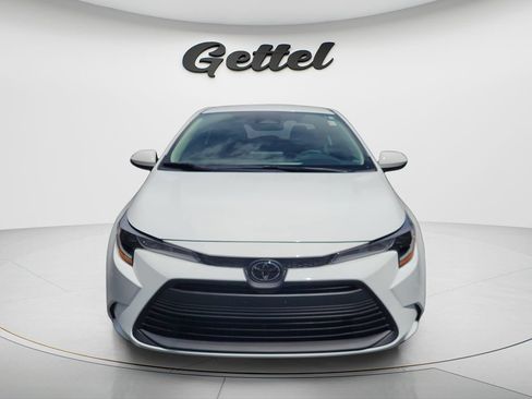 Used 2024 Toyota Corolla LE FWD image 2