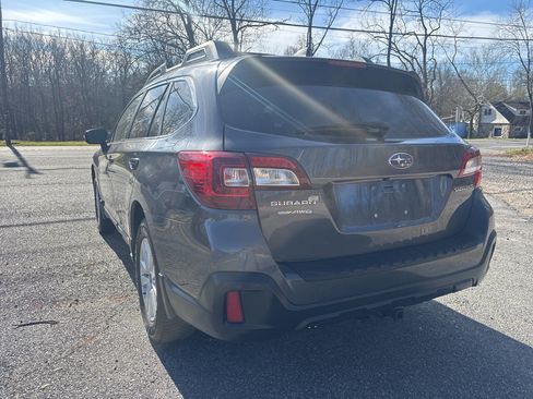 Used 2018 Subaru Outback 2.5i Premium image 14