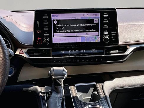 Certified 2023 Toyota Sienna Platinum FWD image 7