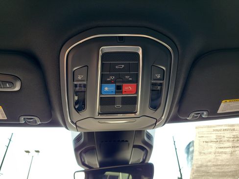 Used 2026 Jeep Cherokee Limited AWD/4WD image 31