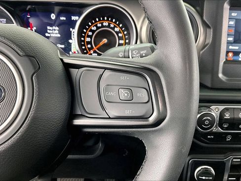 Used 2023 Jeep Gladiator Sport AWD/4WD image 20