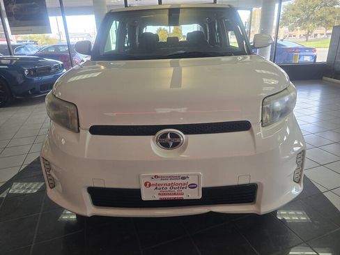 Used 2014 Scion xB image 2