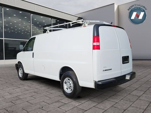 Used 2021 Chevrolet Express 2500 RWD image 3