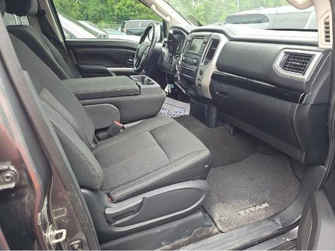 Certified 2019 Nissan Titan SV AWD/4WD image 4