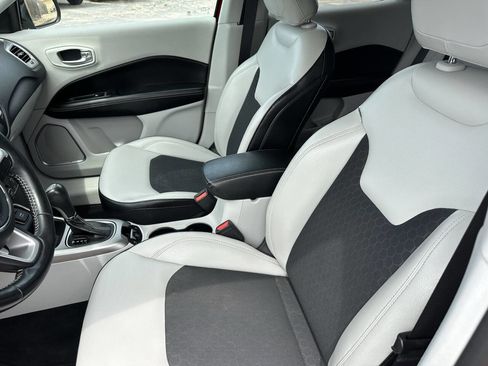 Used 2018 Jeep Compass Latitude w/ Popular Equipment Group FWD image 12