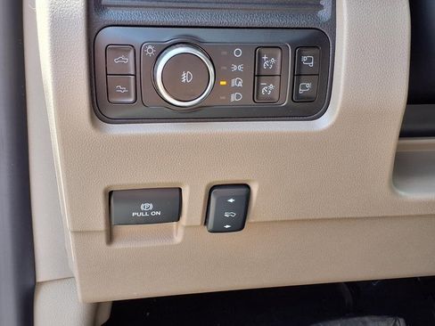 Used 2025 Ford F450 Platinum w/ Platinum Plus Package image 17