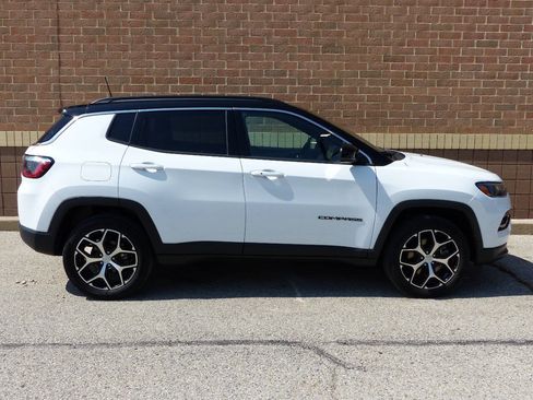 Used 2024 Jeep Compass Limited AWD/4WD image 11