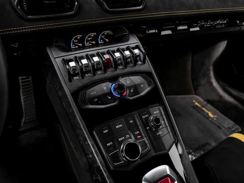 Used 2018 Lamborghini Huracan Performante image 24