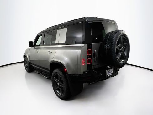 Used 2025 Land Rover Defender 110 X-Dynamic SE image 7