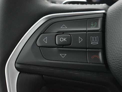 Used 2025 Jeep Grand Cherokee Laredo w/ Luxury Tech Group I AWD/4WD image 18