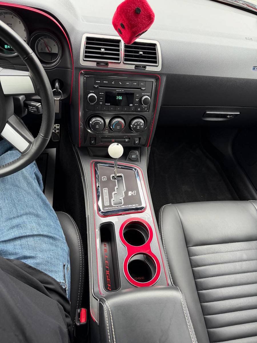 Used 2010 Dodge Challenger SE RWD image 18