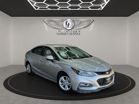 Used 2018 Chevrolet Cruze LT w/ Convenience Package image 8
