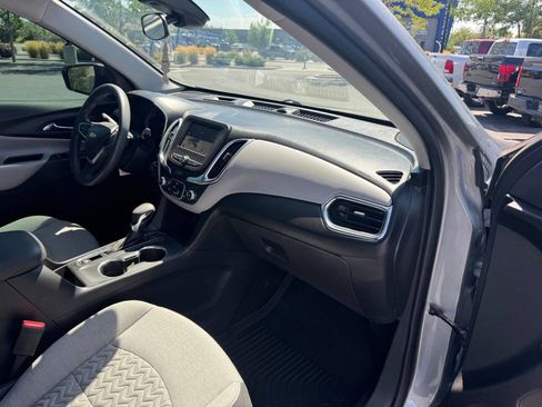 Used 2023 Chevrolet Equinox LS AWD/4WD image 17