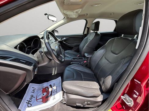 Used 2015 Ford Focus SE w/ Equipment Group 201A FWD image 2