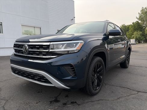 Used 2023 Volkswagen Atlas Cross Sport SE w/ Panoramic Sunroof Package AWD/4WD image 2