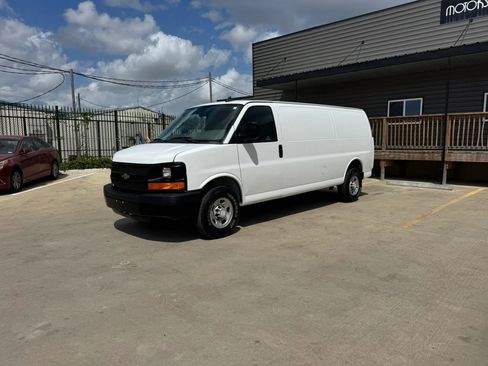 Used 2016 Chevrolet Express 3500 Extended image 2