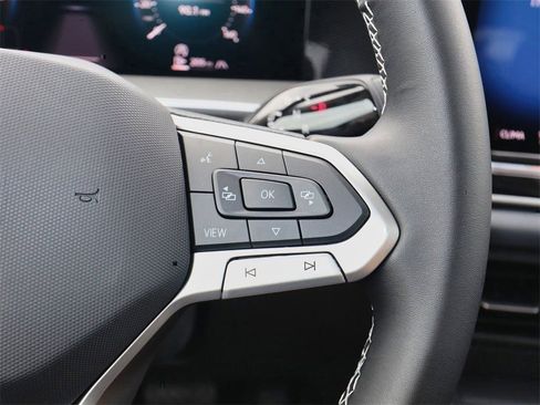 New 2025 Volkswagen Tiguan SE image 24