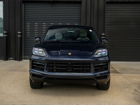 Certified 2025 Porsche Cayenne E-Hybrid image 6