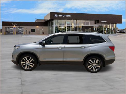 Used 2017 Honda Pilot Elite image 2