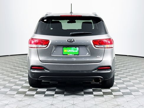 Used 2016 Kia Sorento LX image 6