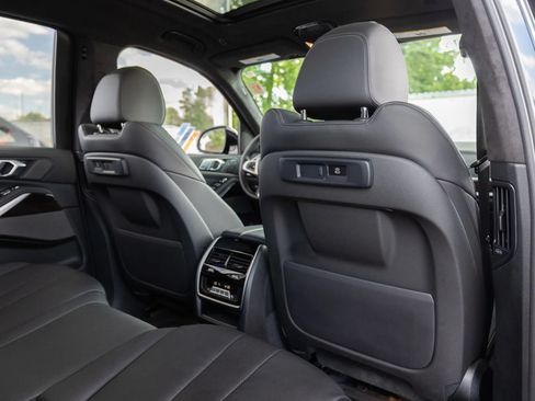 Used 2021 BMW X7 xDrive40i w/ M Sport Package AWD/4WD image 29