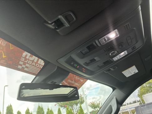 Used 2022 Chevrolet Tahoe LT w/ LT Signature Plus Package RWD image 39