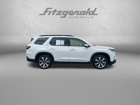 Used 2025 Honda Pilot Touring image 9