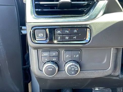 Used 2025 GMC Yukon XL Denali AWD/4WD image 27