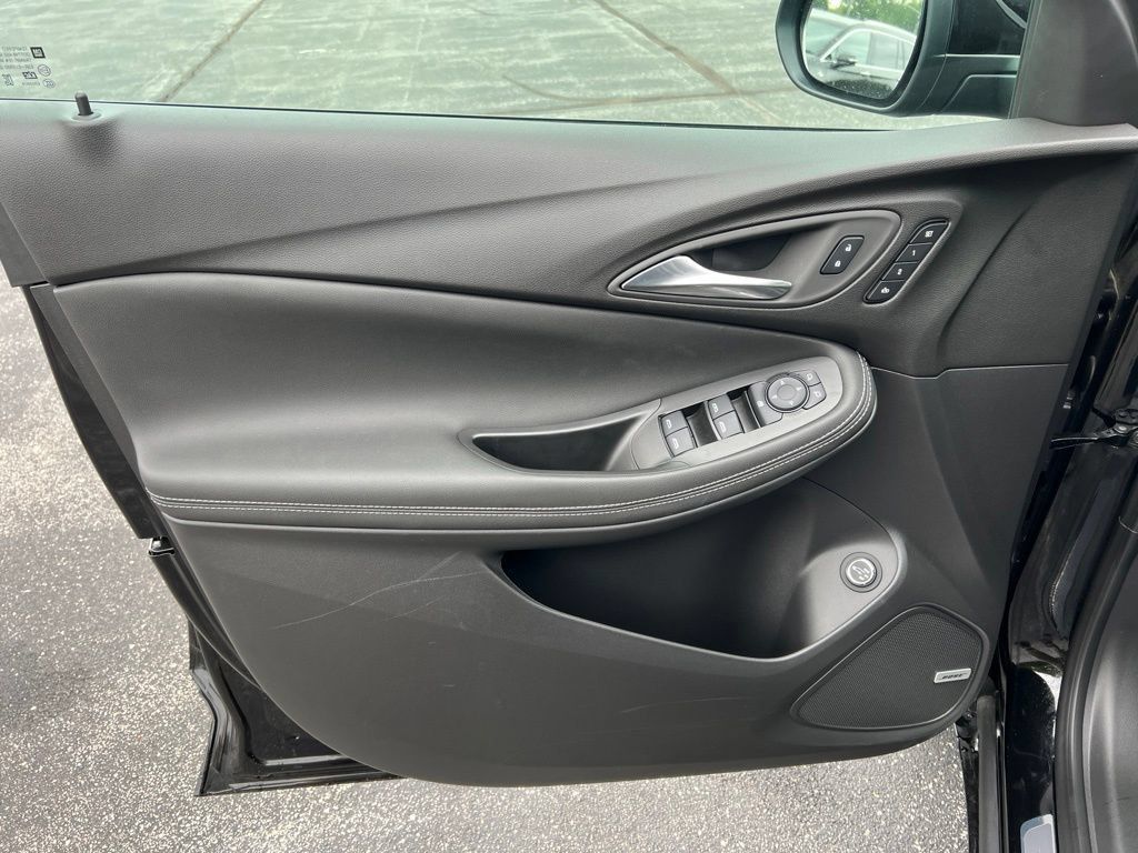 Used 2026 Buick Encore GX Avenir w/ Avenir Technology Package AWD/4WD image 6