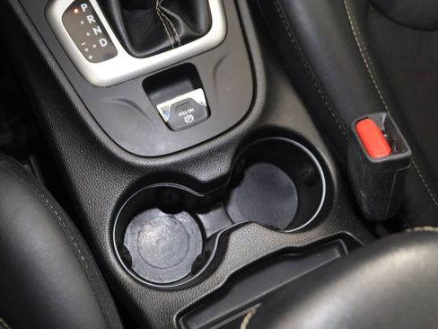 Used 2018 Jeep Cherokee Latitude Plus w/ Cold Weather Group image 23