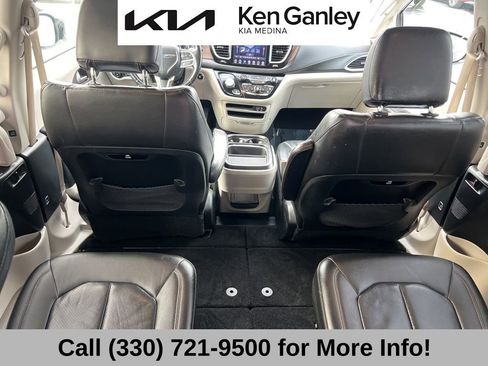 Used 2018 Chrysler Pacifica Touring-L w/ Premium Audio Group image 52