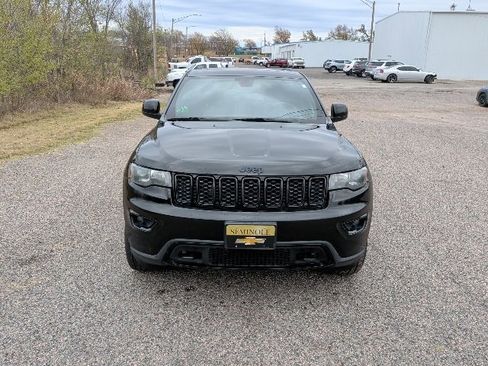 Used 2019 Jeep Grand Cherokee Laredo image 8