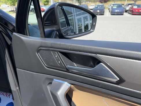 Used 2023 Volkswagen Tiguan SE FWD image 11