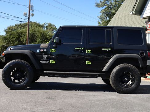 Used 2015 Jeep Wrangler Unlimited Sport w/ Connectivity Group image 19