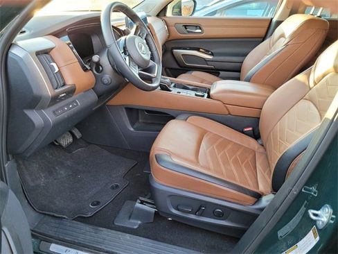 Used 2024 Nissan Pathfinder Platinum w/ Cargo Package image 5