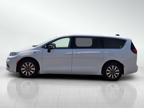 Used 2024 Chrysler Pacifica Limited FWD image 7