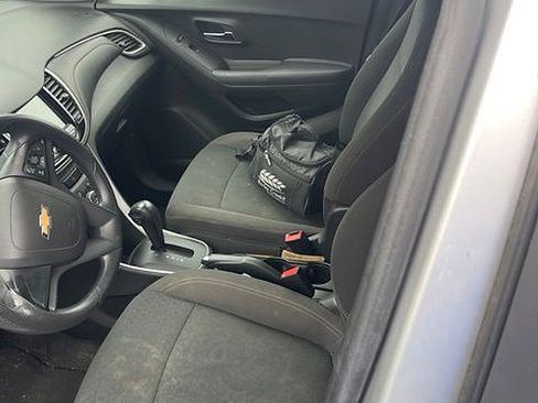 Used 2017 Chevrolet Trax LS AWD/4WD image 2