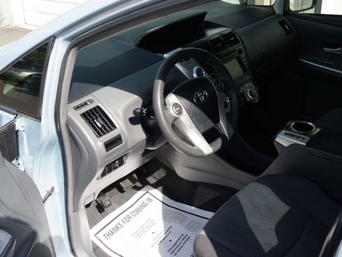 Used 2014 Toyota Prius V Three image 38