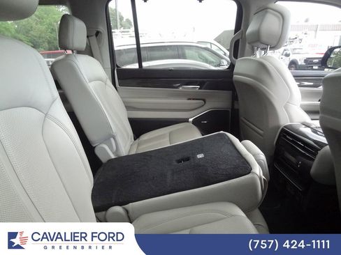 Used 2022 Jeep Wagoneer Series II w/ Convenience Group I AWD/4WD image 10