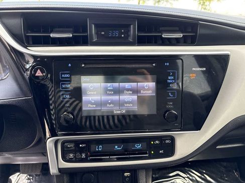 Used 2017 Toyota Corolla LE w/ Carpet Mat Package (TMS) FWD image 25